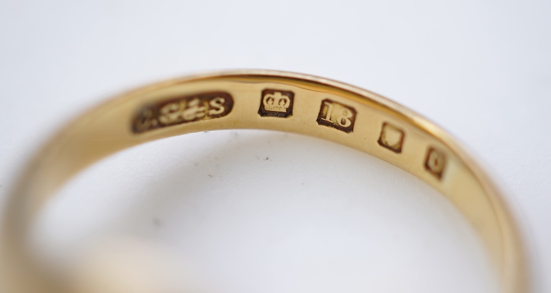 An 18ct gold signet ring, circa 1929